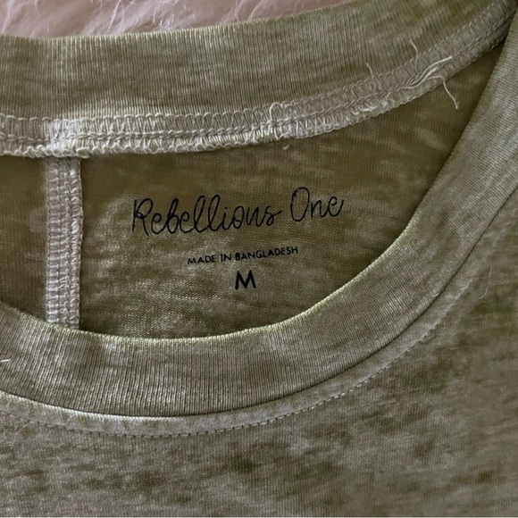 🦋 Rebellious One Butterfly Daisies Sage Green Tank Top - Picture 5 of 5
